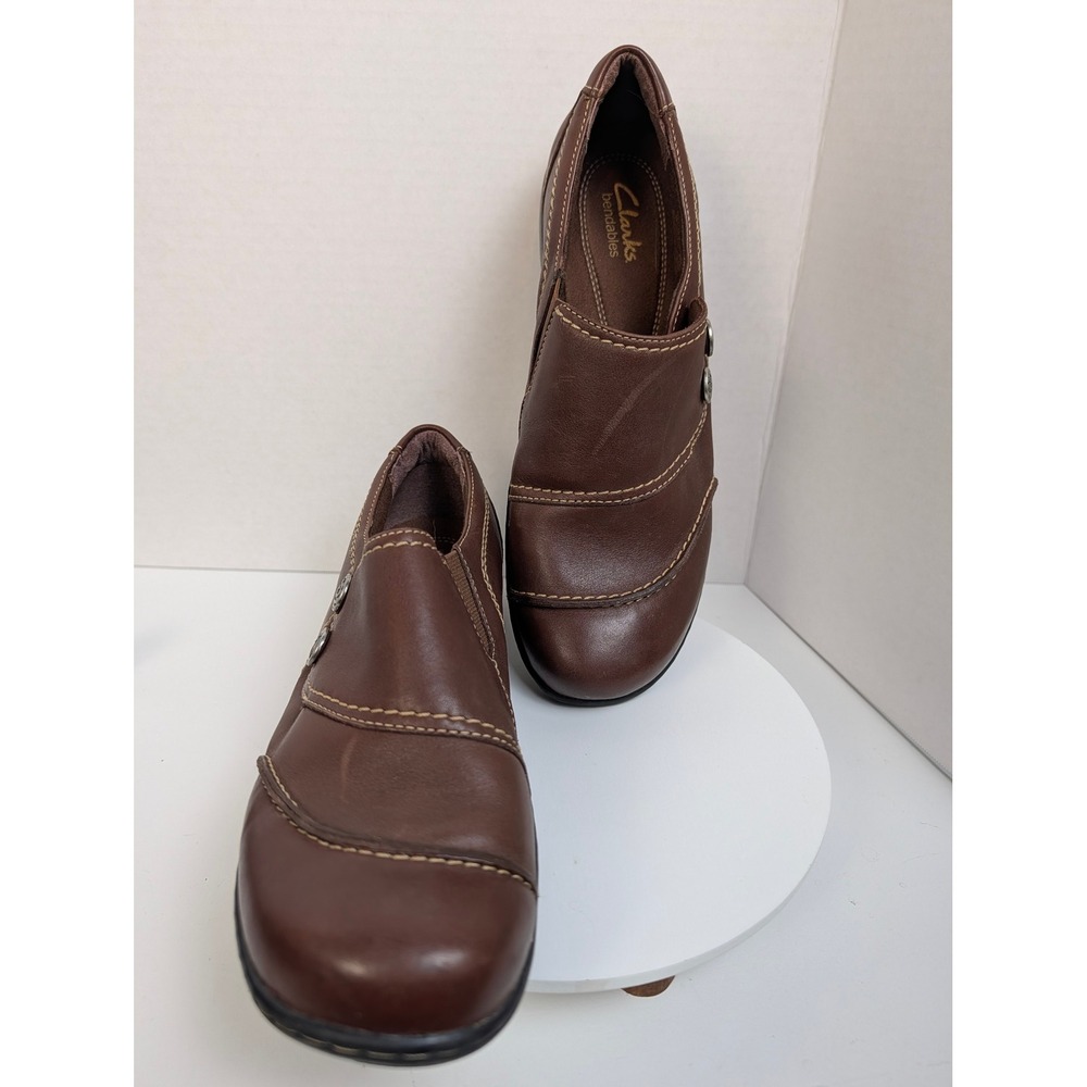 Clarks Bendables Brown Leather Slip On Loafers Size 8M Contrast Stitch Button